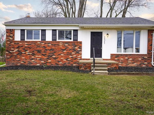 46985 Heydenreich Road, Macomb Twp, MI 48044