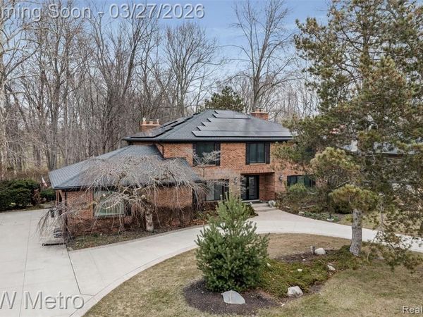 38890 Santa Barbara Street, Clinton Twp, MI 48036