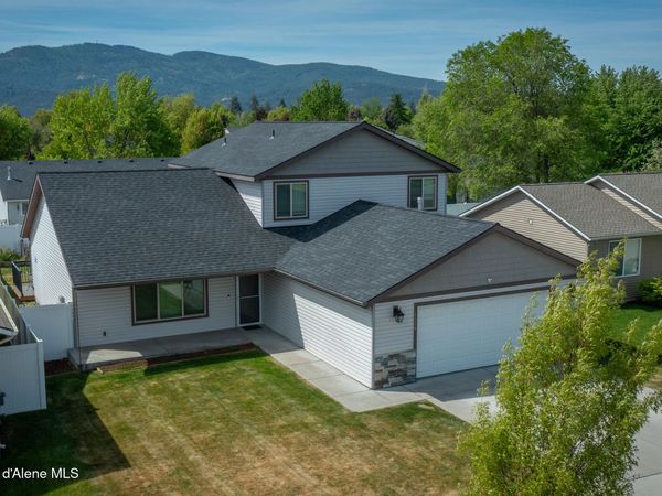 1324 E Yellowstone AVE, Post Falls, ID 83854