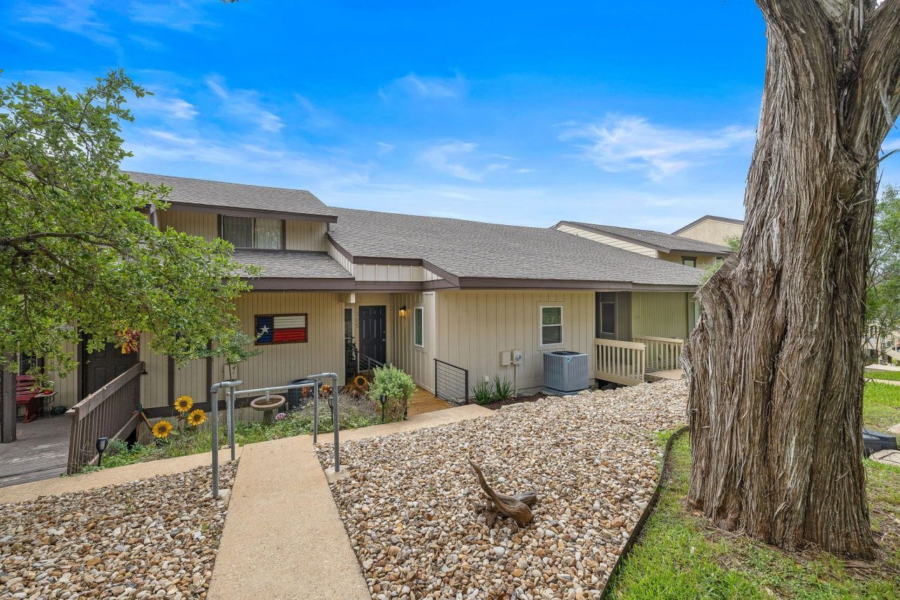 305 Venture Blvd S, Lago Vista, TX 78645 Main Photo