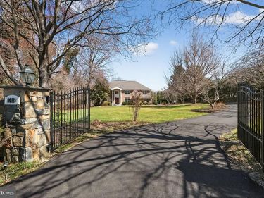 9012 A OLD DOMINION DRIVE, MCLEAN, VA 22102