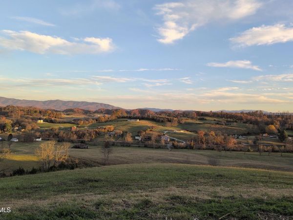 1578 Hunting Hill Road, Bluff City, TN 37618