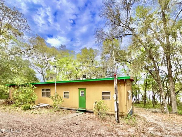 226 W LAKE Drive, Hawthorne, FL 32640