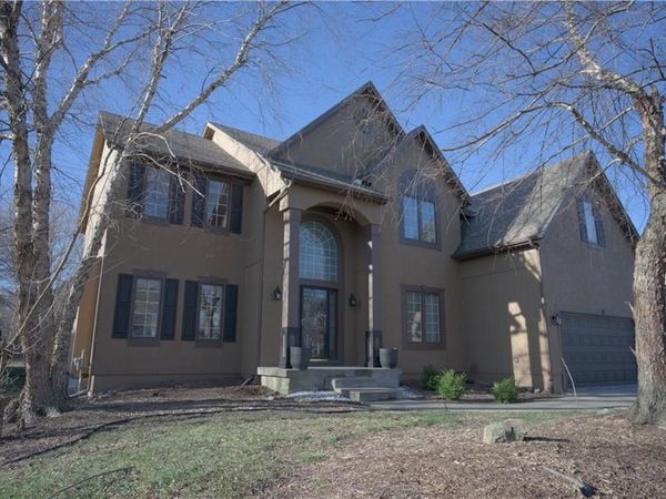 9233 W 143rd Terrace, Overland Park, KS 66221