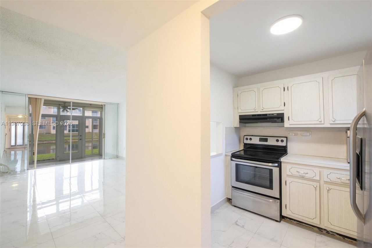 8951 Sunrise Lakes Blvd, Unit 105, Sunrise, FL 33322 Photo