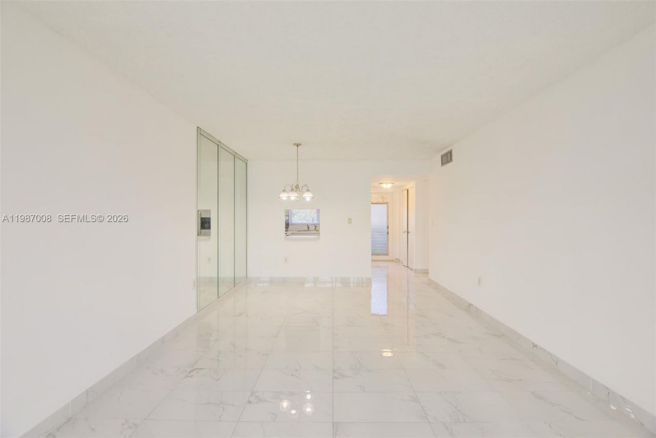 8951 Sunrise Lakes Blvd, Unit 105, Sunrise, FL 33322 Photo