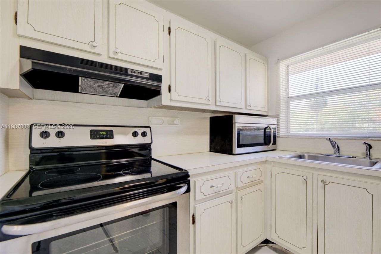 8951 Sunrise Lakes Blvd, Unit 105, Sunrise, FL 33322 Photo