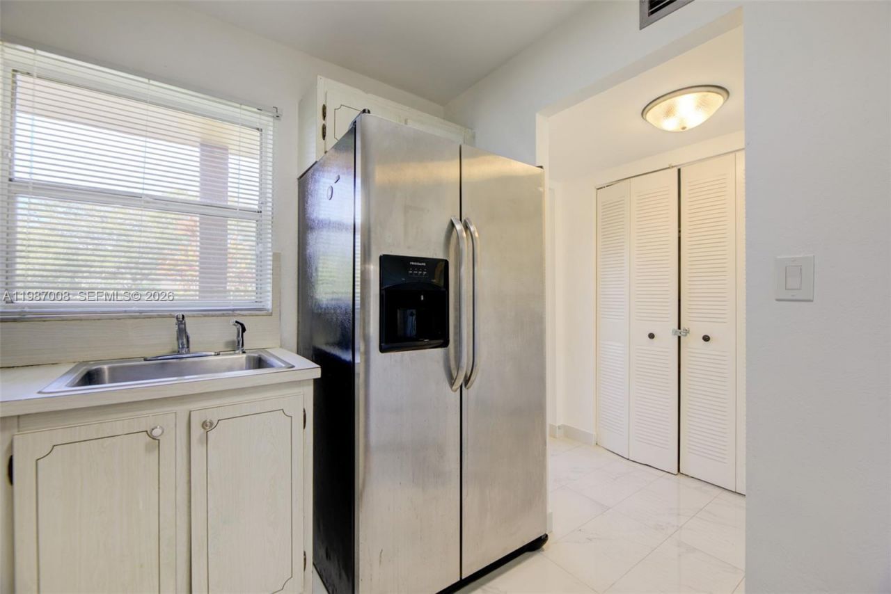8951 Sunrise Lakes Blvd, Unit 105, Sunrise, FL 33322 Photo