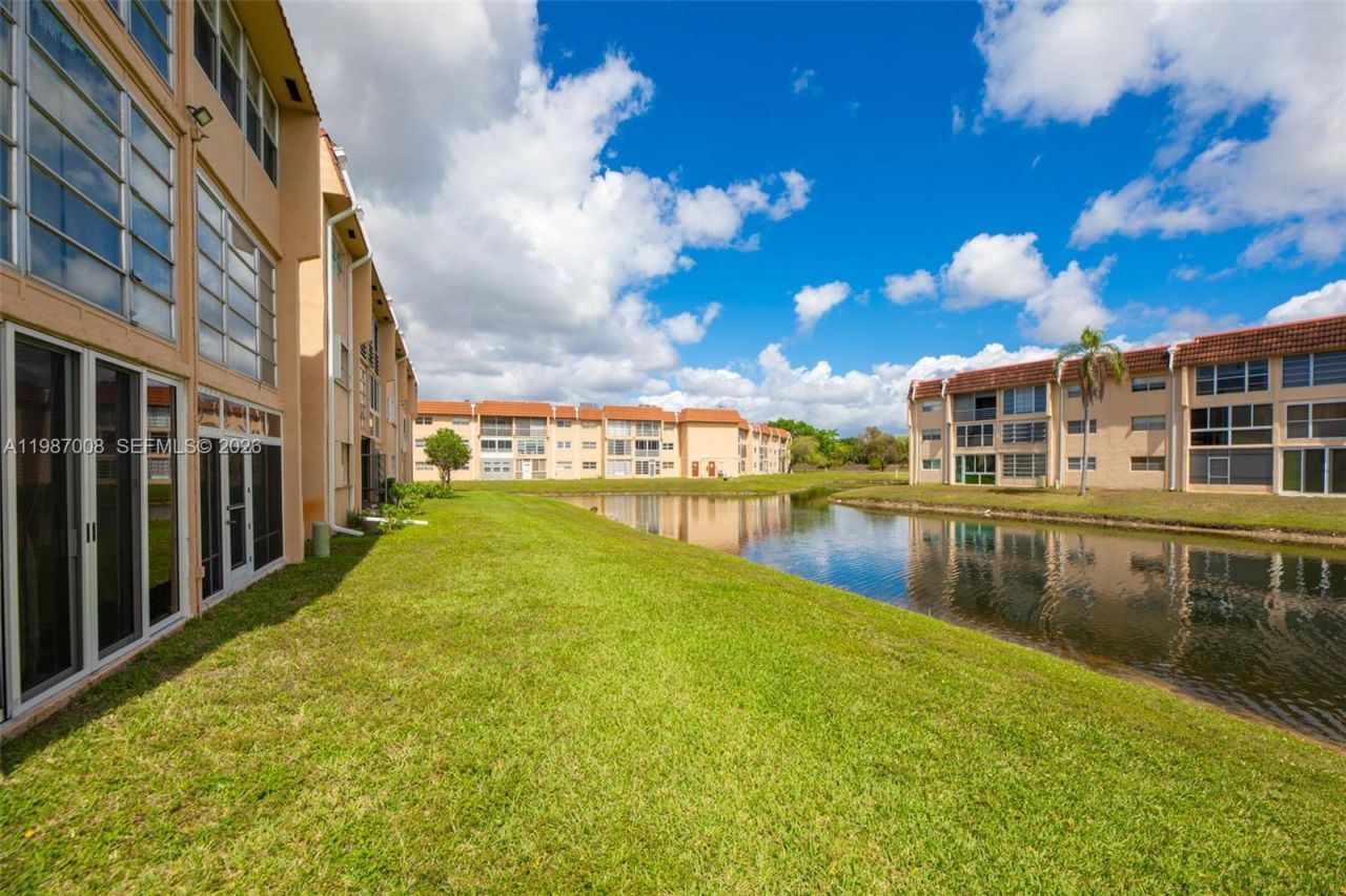 8951 Sunrise Lakes Blvd, Unit 105, Sunrise, FL 33322 Photo