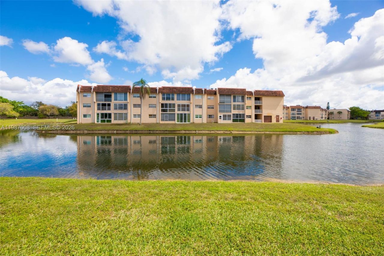 8951 Sunrise Lakes Blvd, Unit 105, Sunrise, FL 33322 Photo