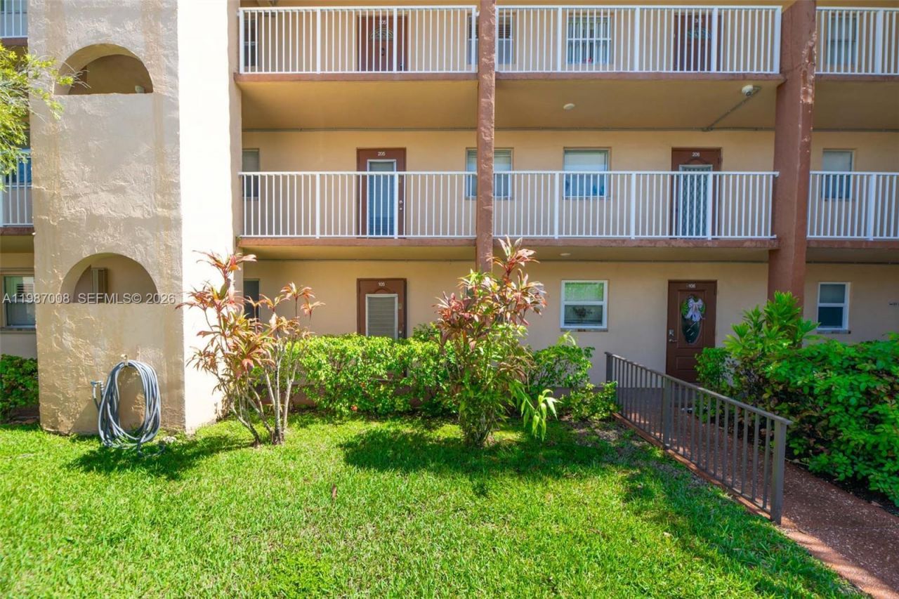 8951 Sunrise Lakes Blvd, Unit 105, Sunrise, FL 33322 Photo