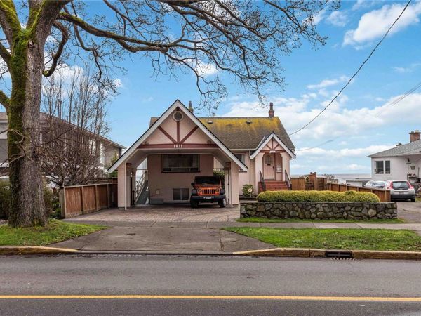 1811 Hollywood Cres, Victoria, BC V8S 1J2