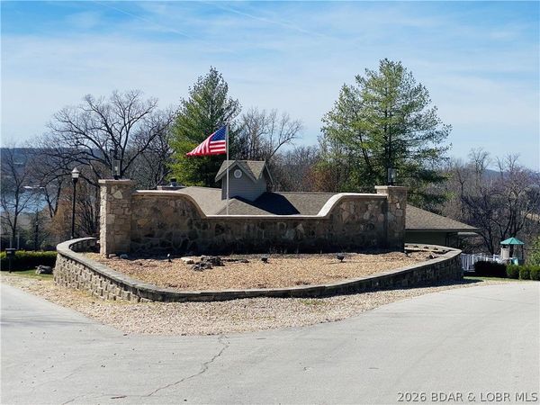 1004 Beacon Ridge Drive, Lake Ozark, MO 65049