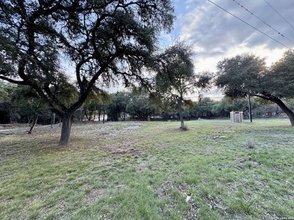 406 Kruse Loop, Lakehills, TX 78063