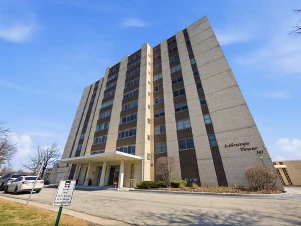 141 N La Grange Road , Unit 806, La Grange, IL 60525