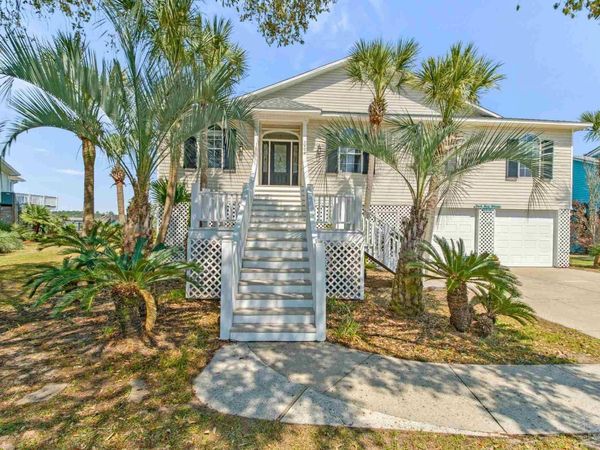 7808 Petersen Pt Rd, Milton, FL 32583