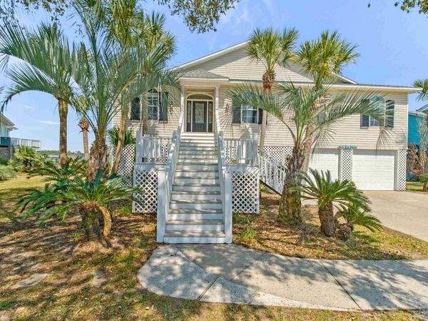 7808 Petersen Pt Rd, Milton, FL 32583