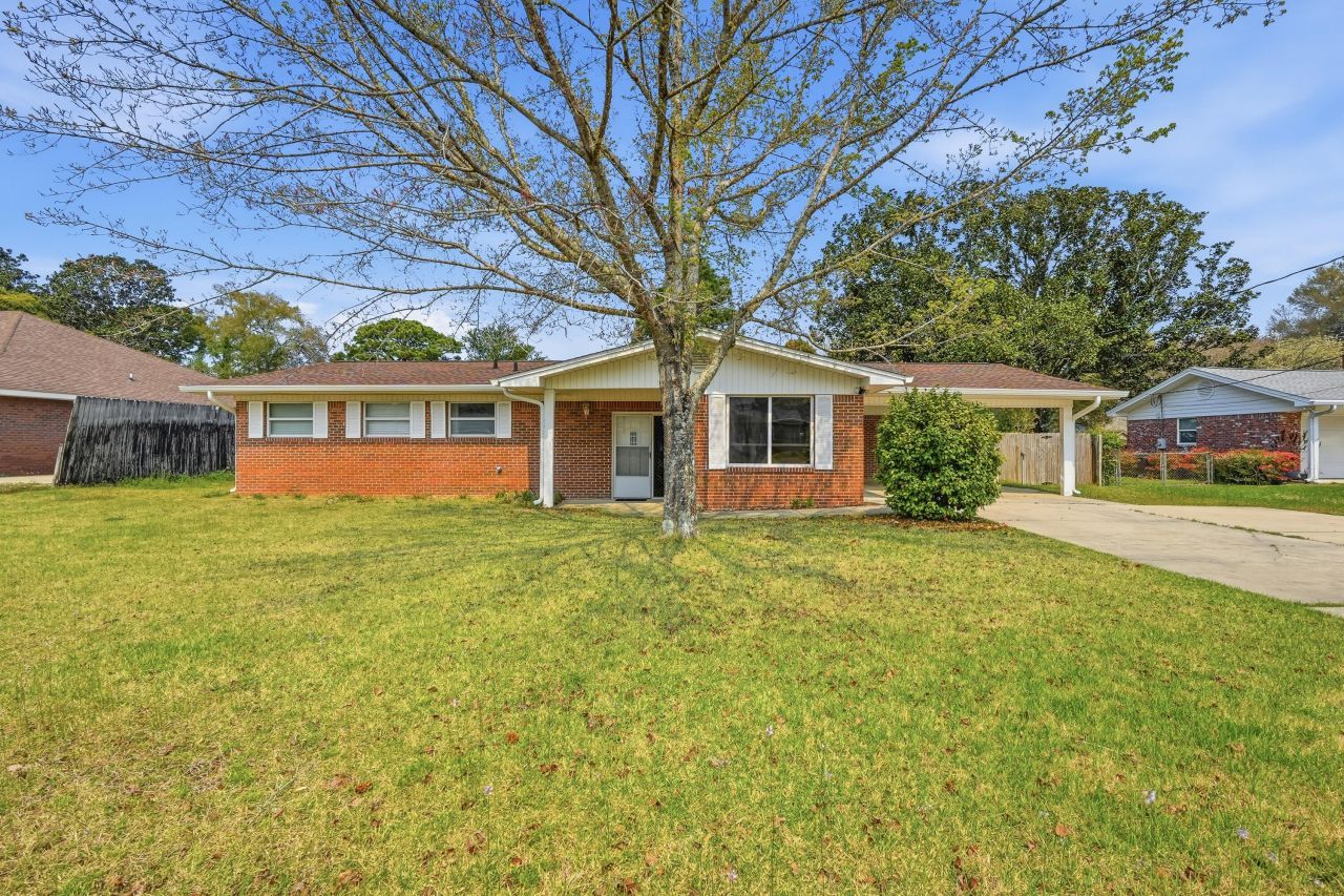 15 Maple Avenue, Shalimar, FL 32579 Main Photo