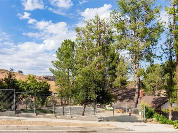 27601 Endeavor Street, Agoura Hills, CA 91301