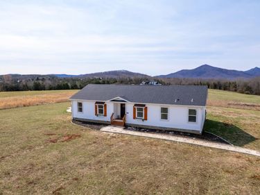 1600 ROCK SPRING RD, Faber, VA 22938