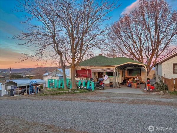 111 Young Street , Grand Coulee, WA 99133