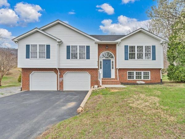 930 Brookfield LN, Roanoke, VA 24012