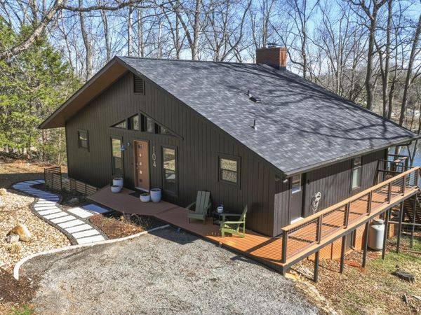 104 Jayson TER , Moneta, VA 24121