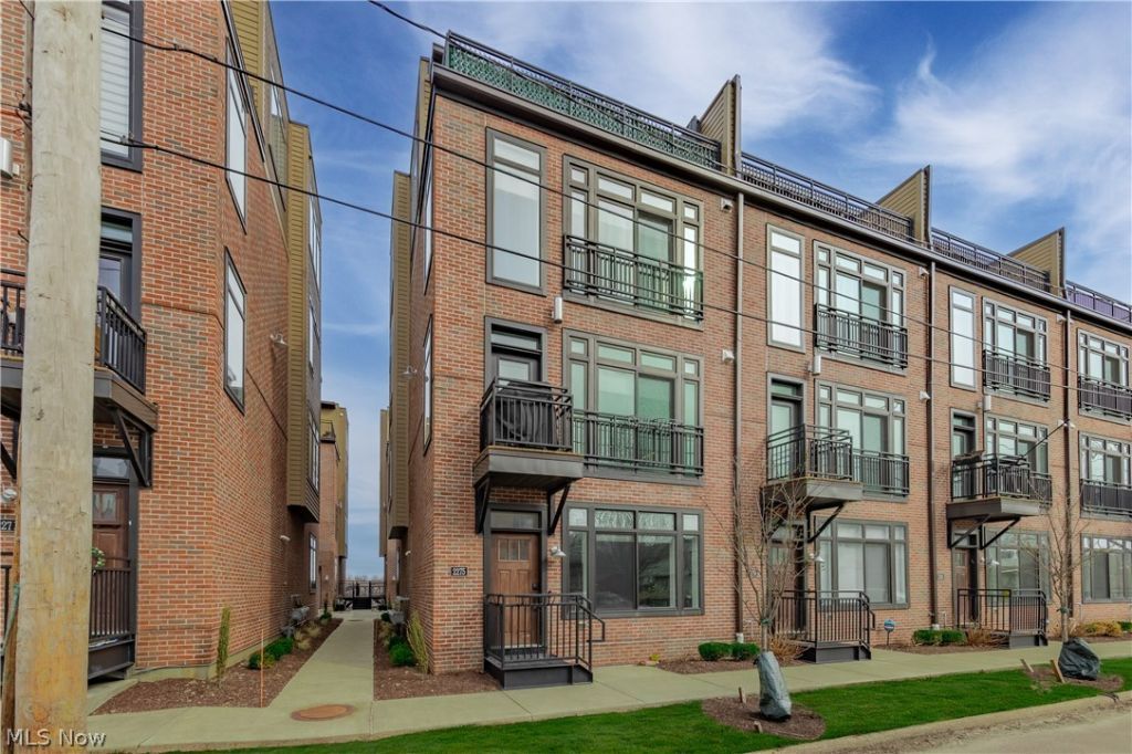 2275 W 19 Street, Cleveland, OH 44113 Main Photo