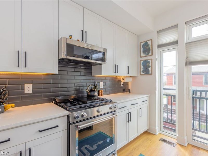 2275 W 19 Street, Cleveland, OH 44113 Photo 7