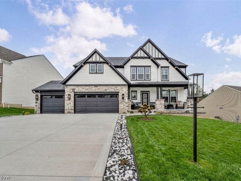 2818 Weeping Pine Drive, Medina, OH 44256 Photo 2