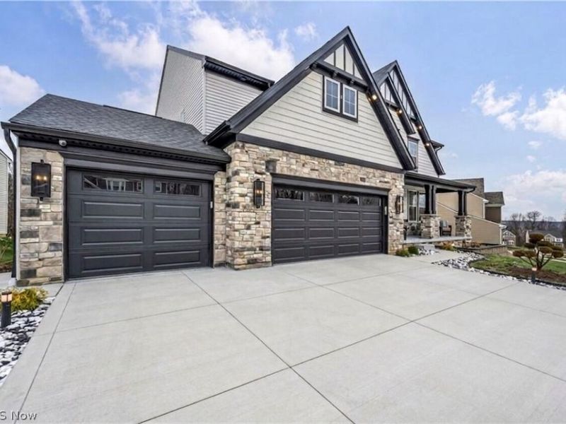 2818 Weeping Pine Drive, Medina, OH 44256 Photo 3