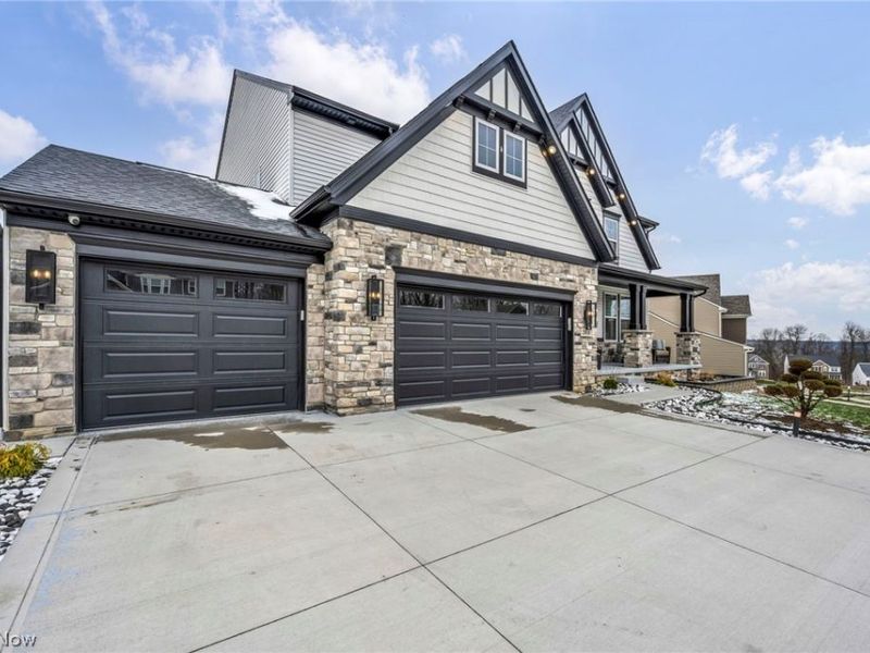 2818 Weeping Pine Drive, Medina, OH 44256 Photo 3