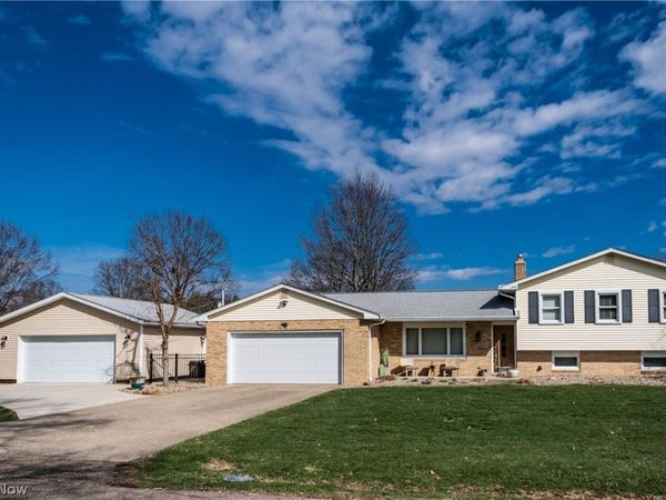 8140 W Wadora Circle NW, North Canton, OH 44720