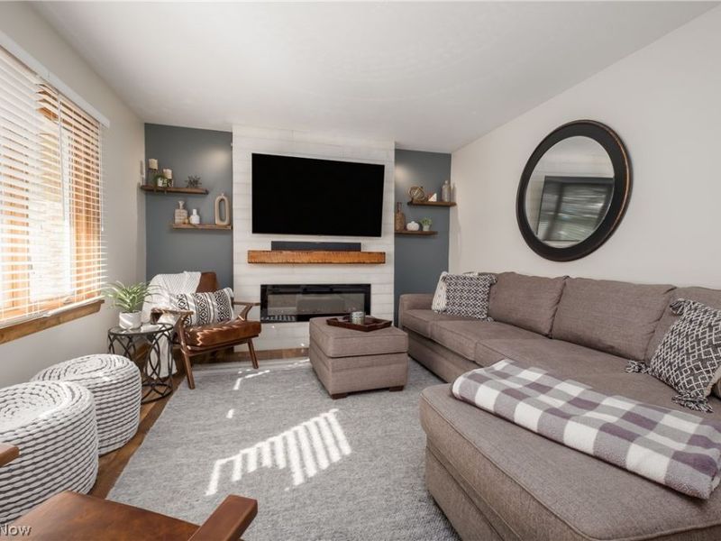 8140 W Wadora Circle NW, North Canton, OH 44720 Photo 2