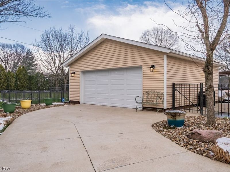 8140 W Wadora Circle NW, North Canton, OH 44720 Photo 32