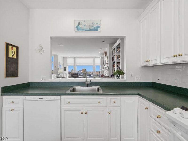 2345 Edgehill Road, Cleveland, OH 44106 Photo 19