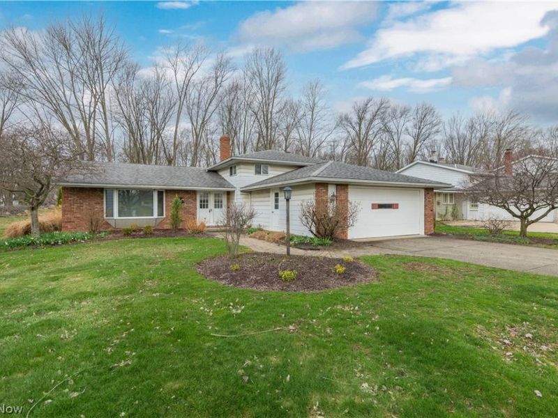 5610 Dorothy Drive, North Olmsted, OH 44070 Photo 2