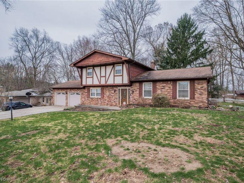 7951 Lake O Springs Avenue NW, North Canton, OH 44720 Photo 2