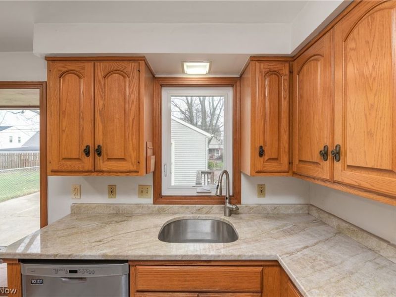 20798 Eastwood Avenue, Fairview Park, OH 44126 Photo 12