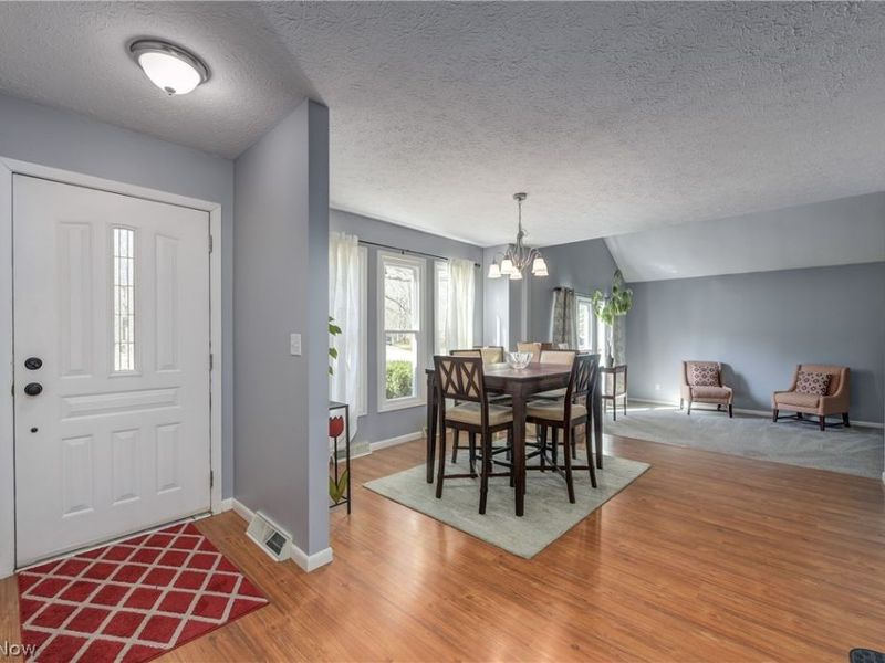 287 Greenbriar Drive, Avon Lake, OH 44012 Photo 2