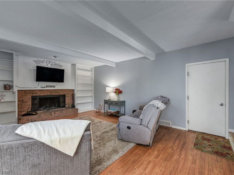 287 Greenbriar Drive, Avon Lake, OH 44012 Photo 4