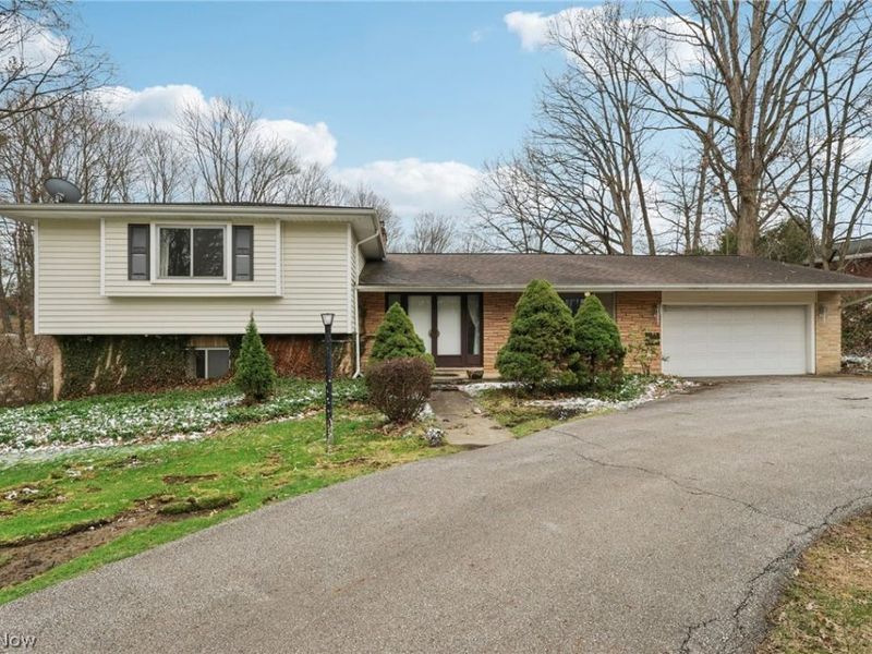 7448 Amber Lane, Brecksville, OH 44141 Photo 1