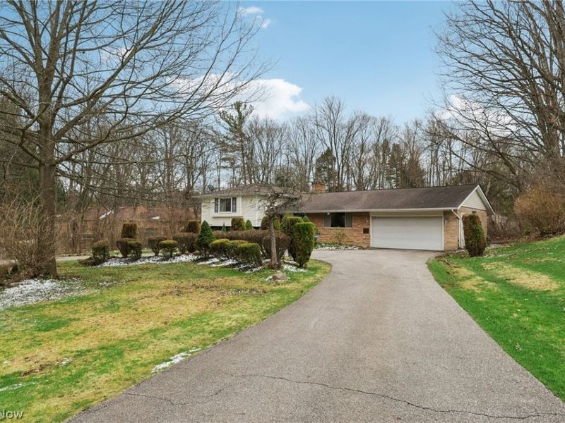 7448 Amber Lane, Brecksville, OH 44141 Photo 2