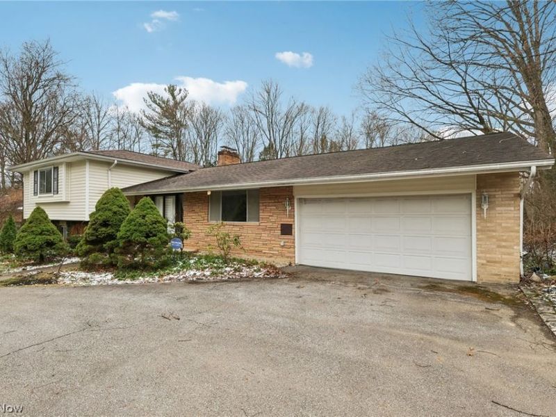 7448 Amber Lane, Brecksville, OH 44141 Photo 3