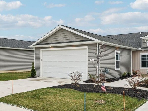 271 Silver Spring Circle, Elyria, OH 44035