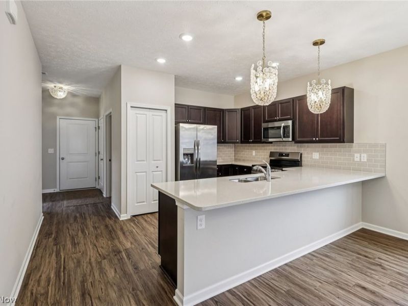 271 Silver Spring Circle, Elyria, OH 44035 Photo 2