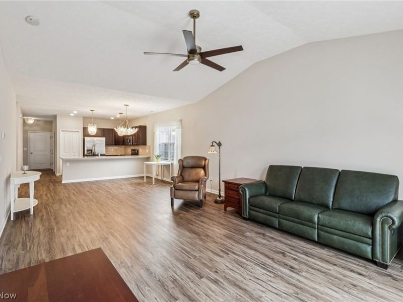 271 Silver Spring Circle, Elyria, OH 44035 Photo 4
