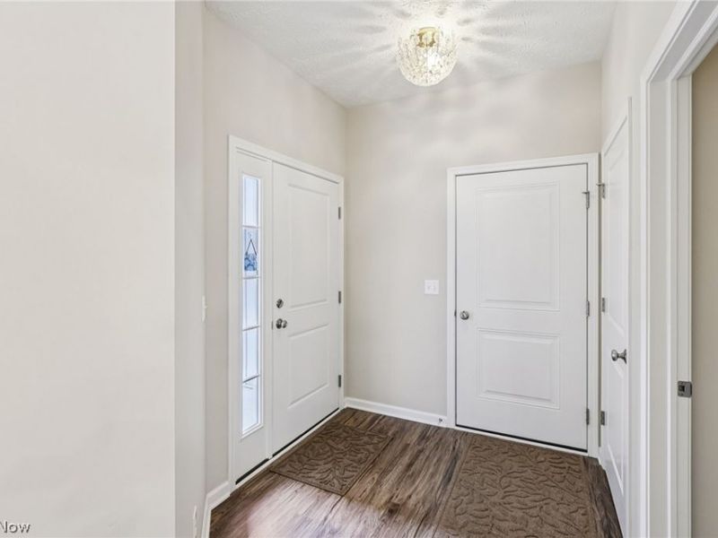 271 Silver Spring Circle, Elyria, OH 44035 Photo 5