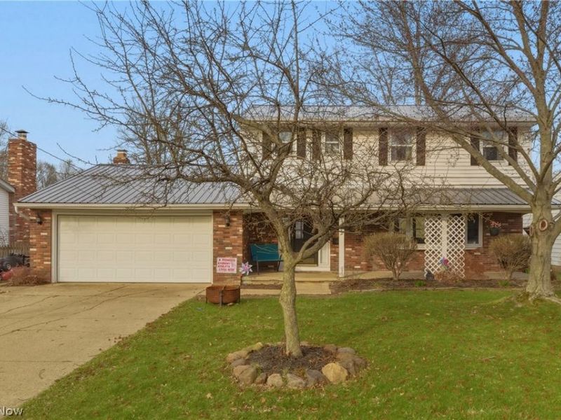 372 Briar Lake Drive, Elyria, OH 44035 Photo 1