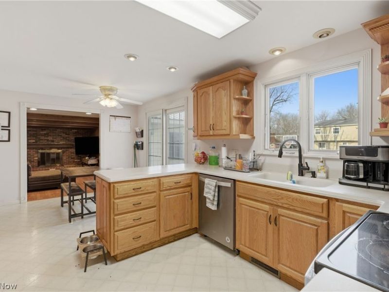 372 Briar Lake Drive, Elyria, OH 44035 Photo 12